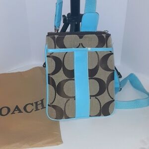 Shoulder bag coach. Used good with tear on front lining the rest good condition.